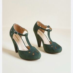 Mod Cloth suede Dark Green T-Strap Heels vintage pumps style 10 W